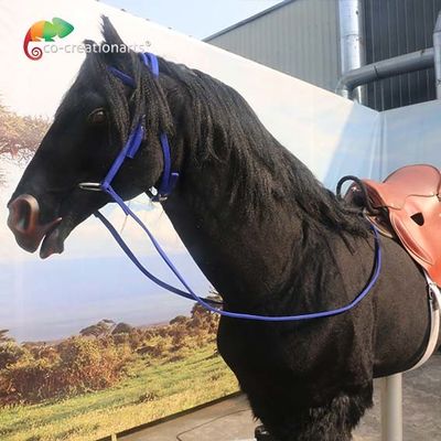 Ngựa hoạt hình giống như cuộc sống với chuyển động toàn thân và lông thú thực tế: Sự hấp dẫn tương tác theo chủ đề Savannah