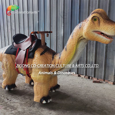 Animatronic Walking Brachiosaurus Simulation Walking Dinosaurs Tots Riding In Playground (Mẹ động vật đi bộ Brachiosaurus)
