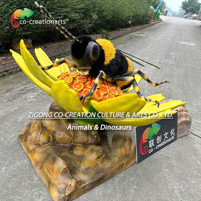 Côn trùng Animatronic tùy chỉnh Ong Animatronic với hoa cho trang trí công viên giải trí