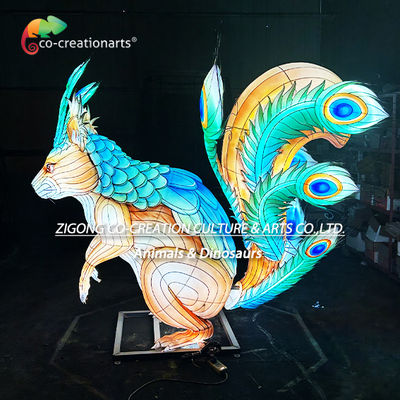 Đèn chùm hình hình hình kim sóc khổng lồ với đuôi lông con công chói lóe