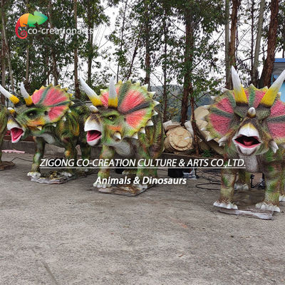 Bộ ba Triceratops Animatronic thực tế: Vibrant Frills & Roaring Motion trong môi trường tự nhiên